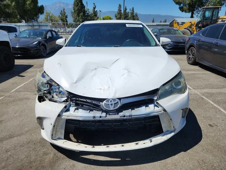 2016 TOYOTA CAMRY SE  
