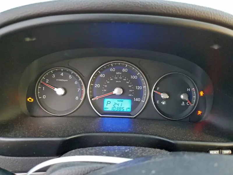 2010 HYUNDAI SANTA FE SE  