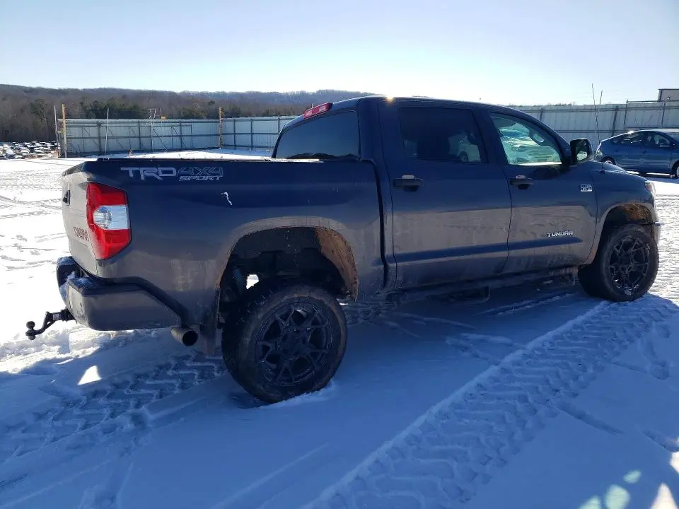 2018 TOYOTA TUNDRA CREWMAX SR5  