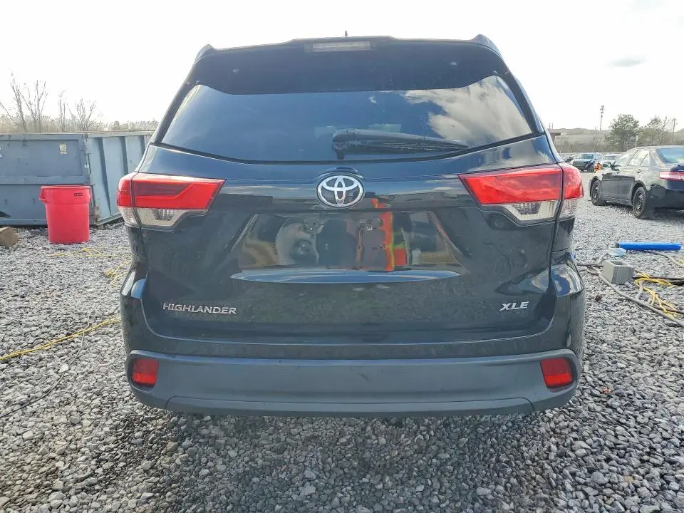 2017 TOYOTA HIGHLANDER XLE  