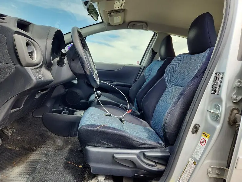 2013 TOYOTA YARIS 5-DOOR SE  