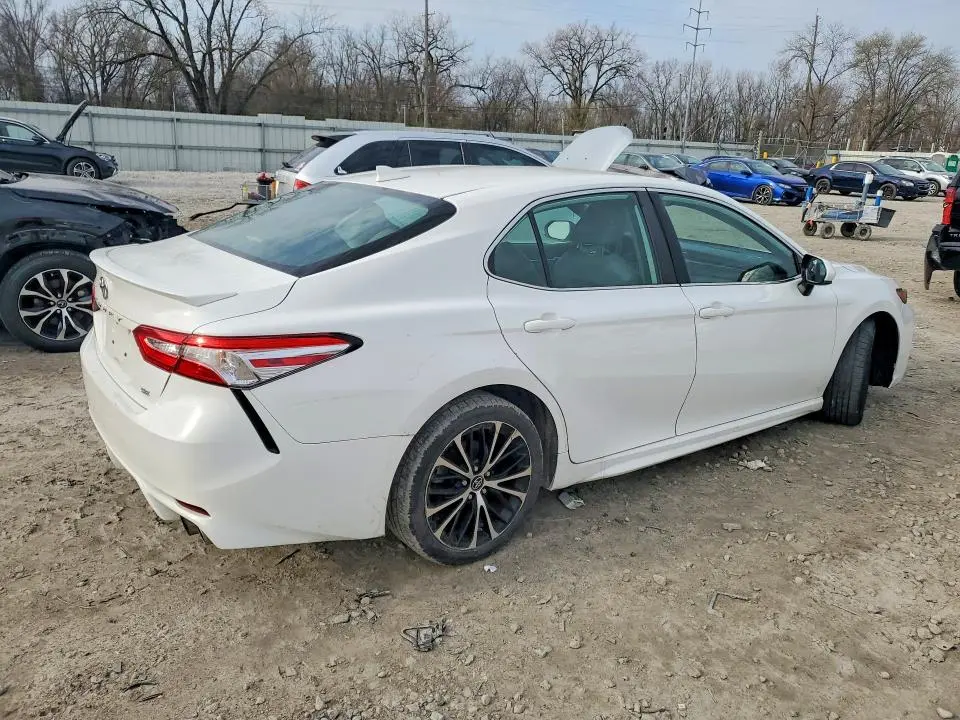 2020 TOYOTA CAMRY SE  