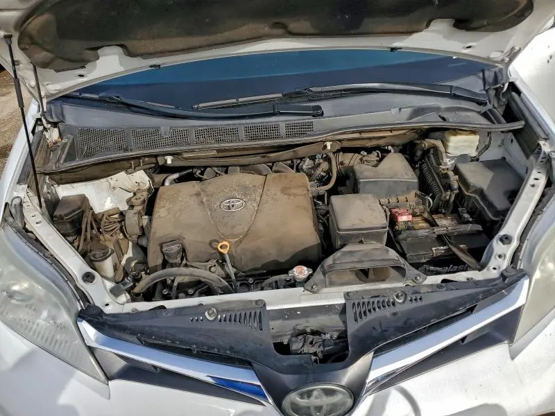 2018 TOYOTA SIENNA LE  