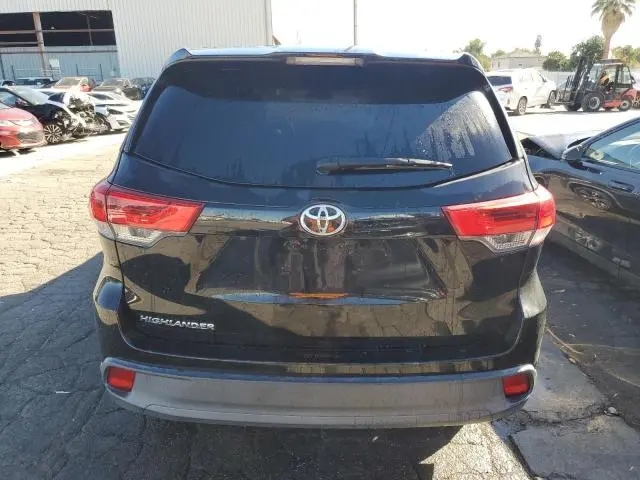 2018 TOYOTA HIGHLANDER LE  