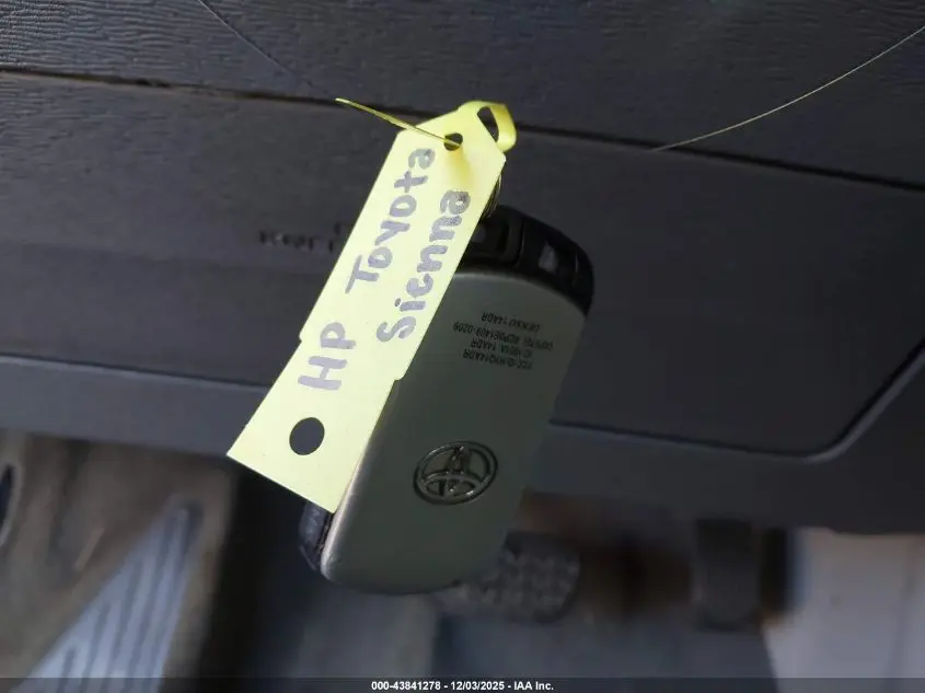 2019 TOYOTA SIENNA XLE 8 PASSENGER