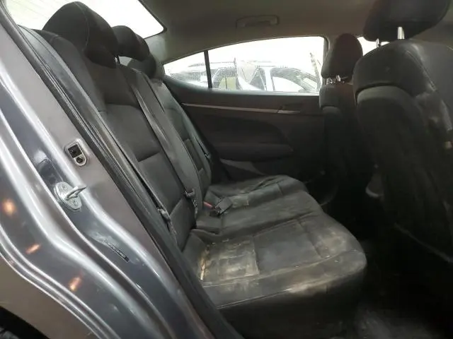 2018 HYUNDAI ELANTRA SE  