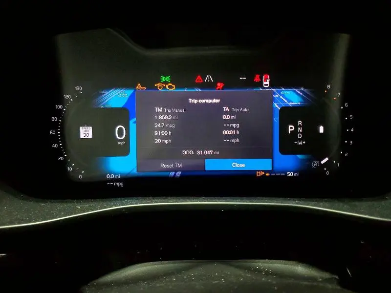 2025 VOLVO XC40 PLUS  