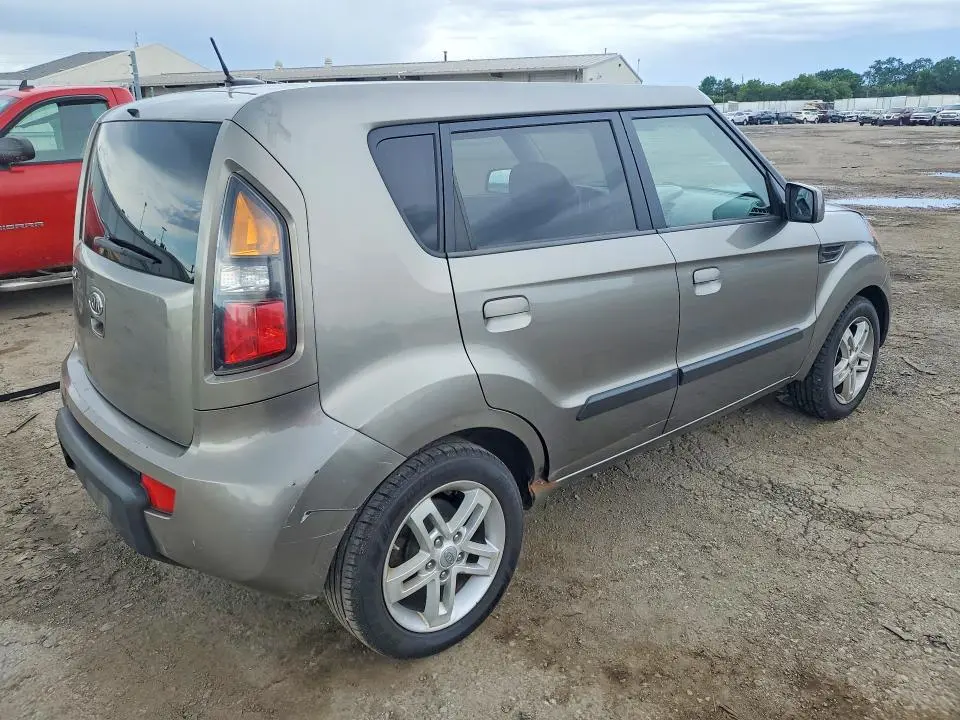 2010 KIA SOUL +  