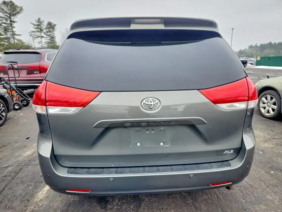 2011 TOYOTA SIENNA XLE 8-PASSENGER  