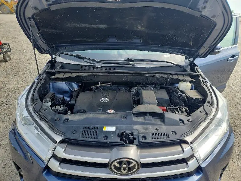 2019 TOYOTA HIGHLANDER XLE  
