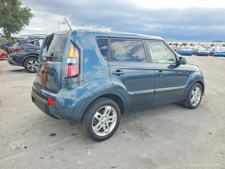 2011 KIA SOUL +  