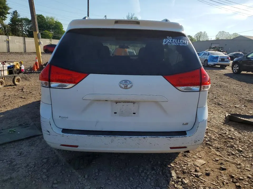 2011 TOYOTA SIENNA LE  