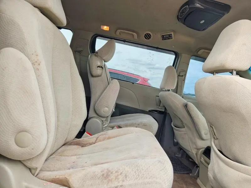 2014 TOYOTA SIENNA LE 8-PASSENGER  