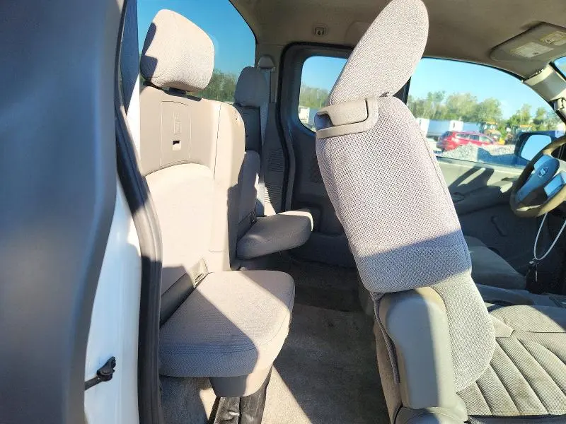2013 NISSAN FRONTIER S  