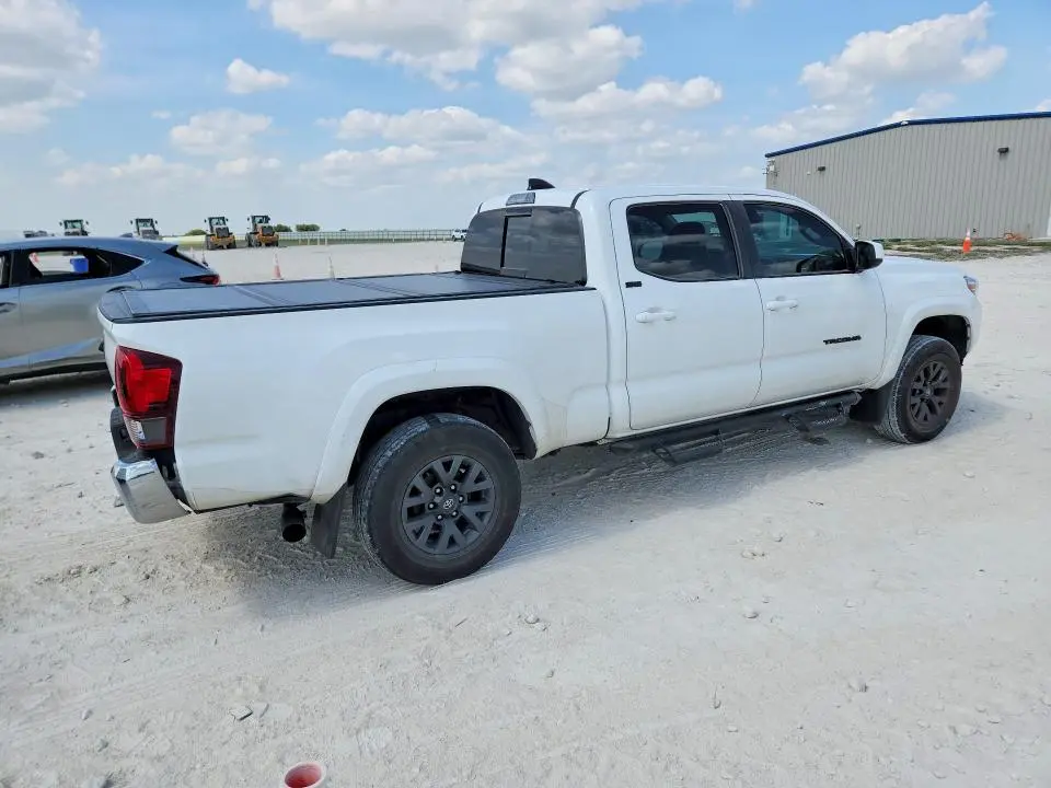 2022 TOYOTA TACOMA SR5 V6  