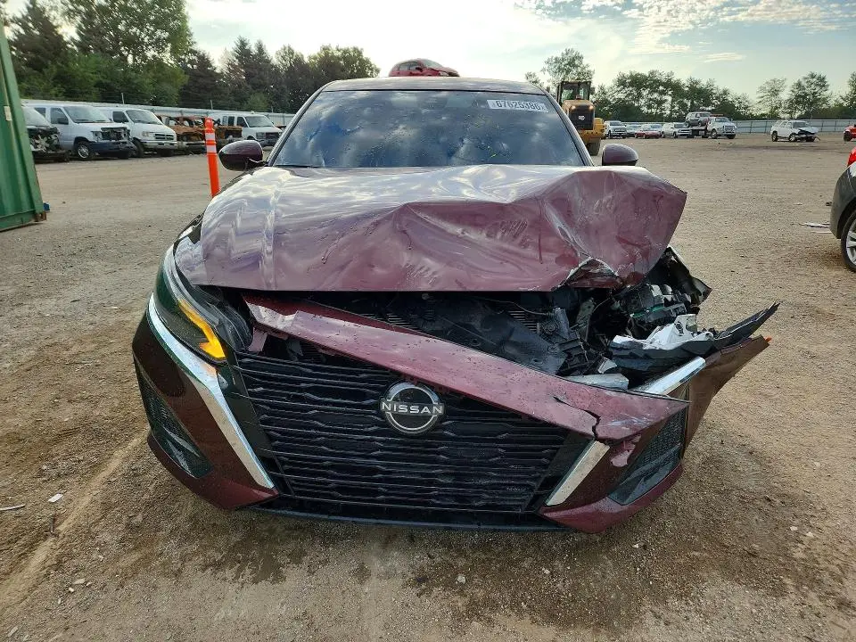 2023 NISSAN ALTIMA SV  