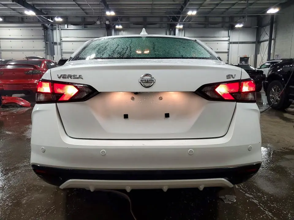 2022 NISSAN VERSA SV  