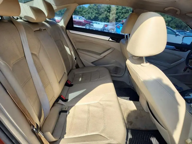 2013 VOLKSWAGEN PASSAT SE  