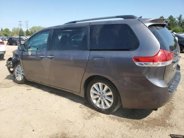 2011 TOYOTA SIENNA XLE