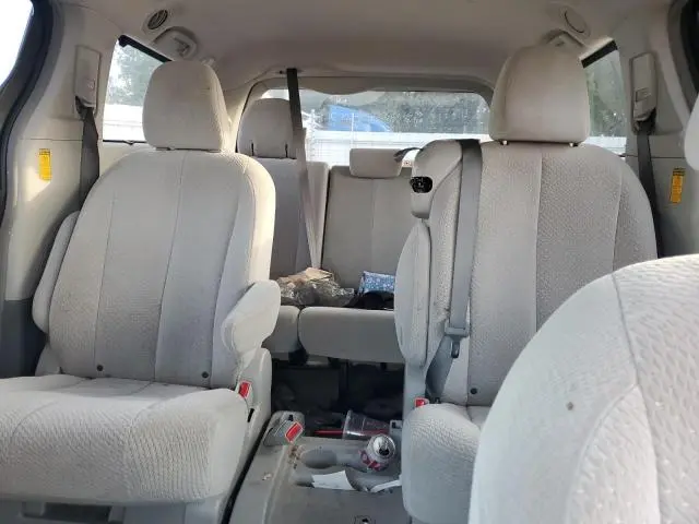 2014 TOYOTA SIENNA LE  
