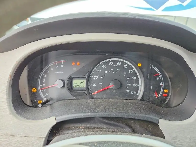 2011 TOYOTA SIENNA LE 8-PASSENGER  