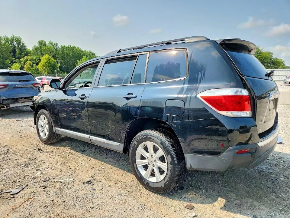 2011 TOYOTA HIGHLANDER SE  