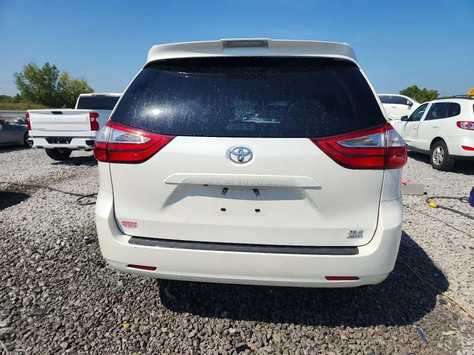 2018 TOYOTA SIENNA XLE 7-PASSENGER  