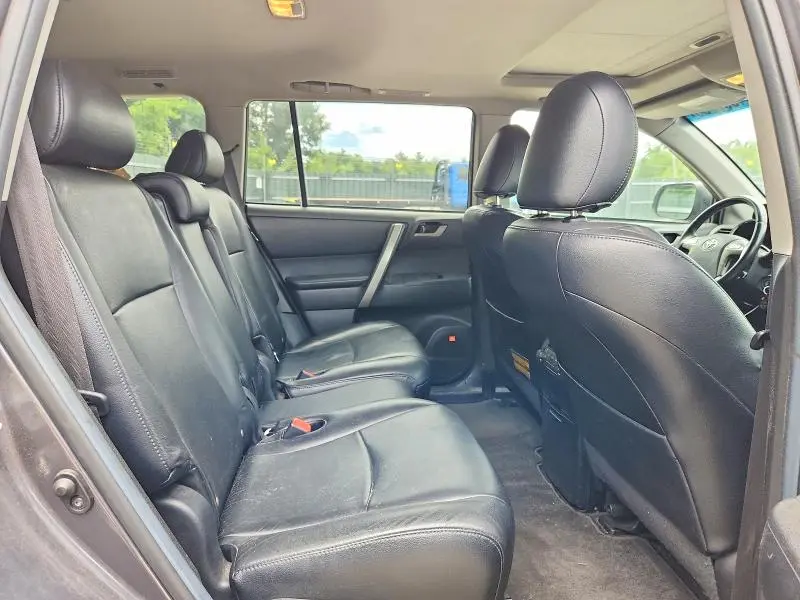 2010 TOYOTA HIGHLANDER SPORT  