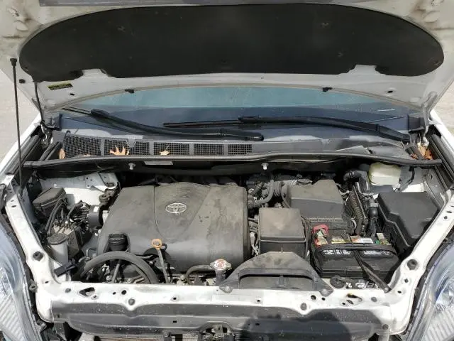 2020 TOYOTA SIENNA LE