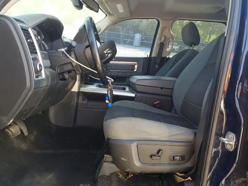 2016 RAM 1500 SLT  