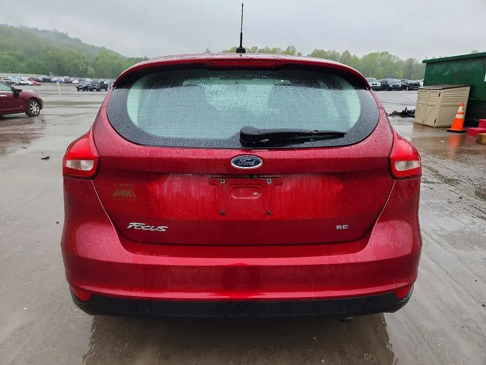2015 FORD FOCUS SE  