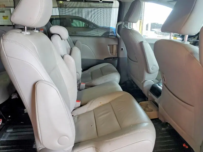 2017 TOYOTA SIENNA XLE 8-PASSENGER  
