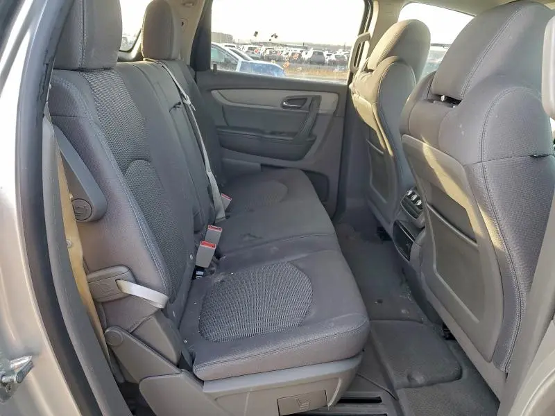 2013 CHEVROLET TRAVERSE LS  