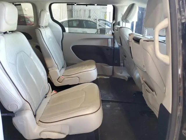 2017 CHRYSLER PACIFICA LIMITED  