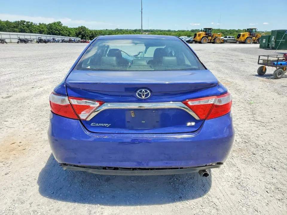 2016 TOYOTA CAMRY SE  