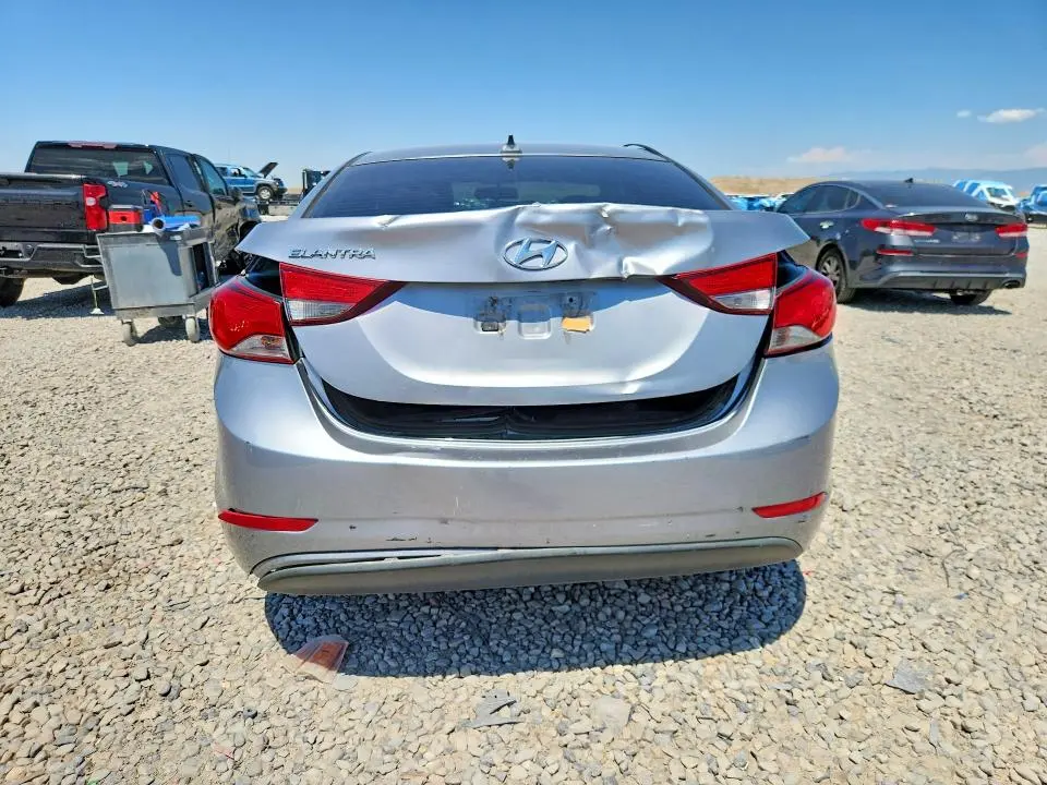 2016 HYUNDAI ELANTRA SE  