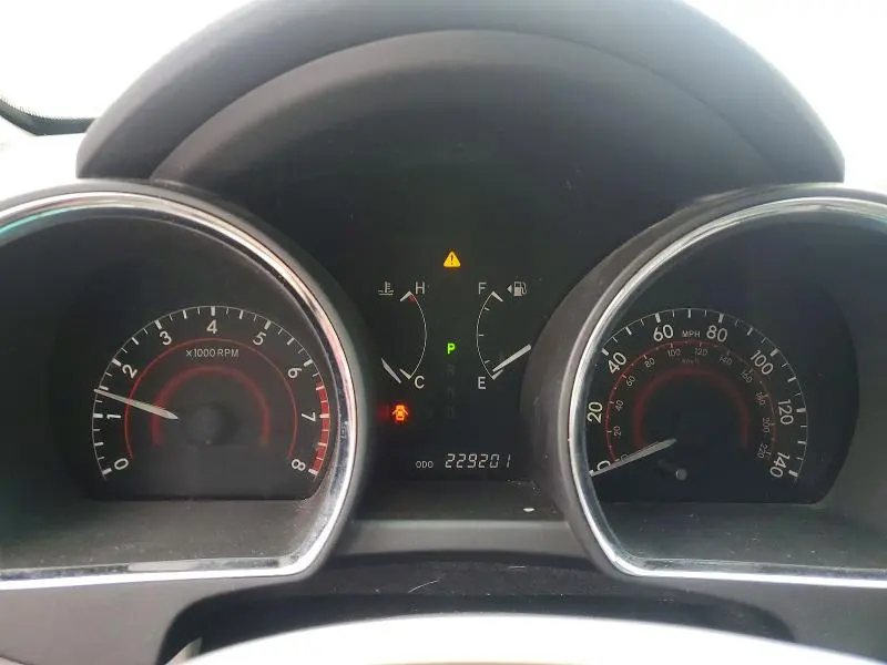 2011 TOYOTA HIGHLANDER SE  