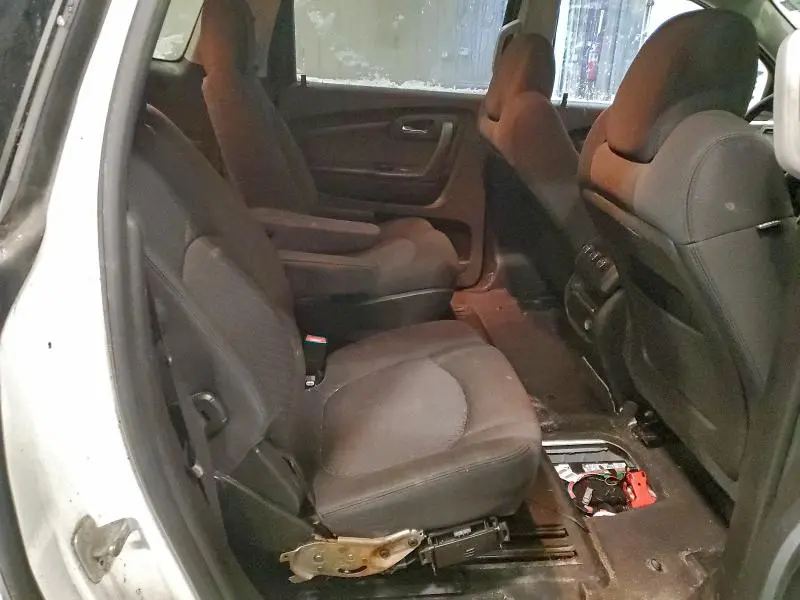 2011 CHEVROLET TRAVERSE LT  