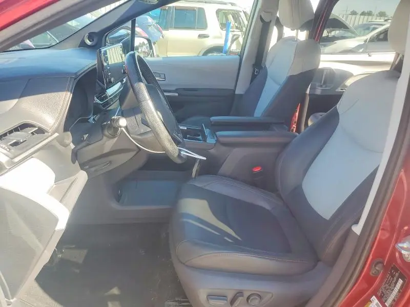2021 TOYOTA SIENNA XSE  