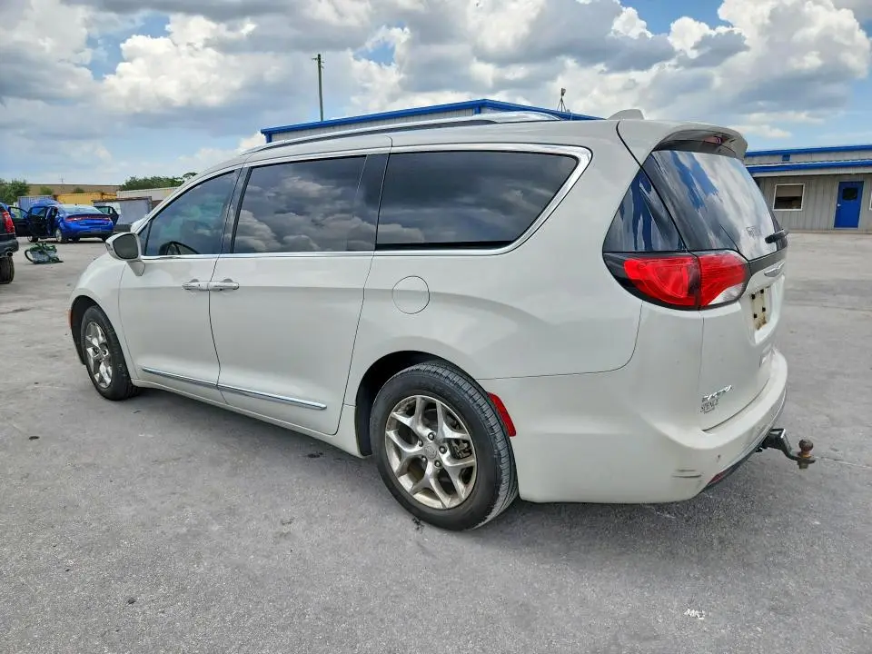2017 CHRYSLER PACIFICA LIMITED  