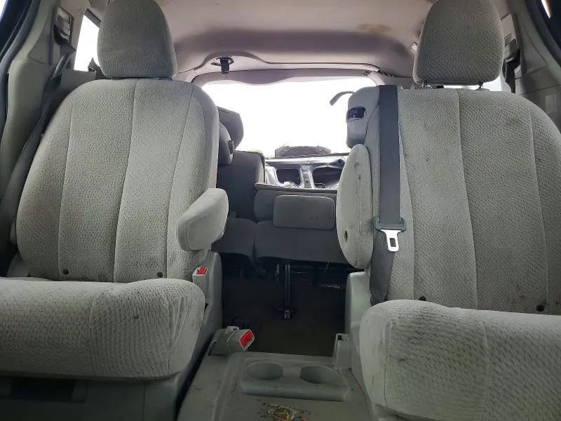 2011 TOYOTA SIENNA LE  