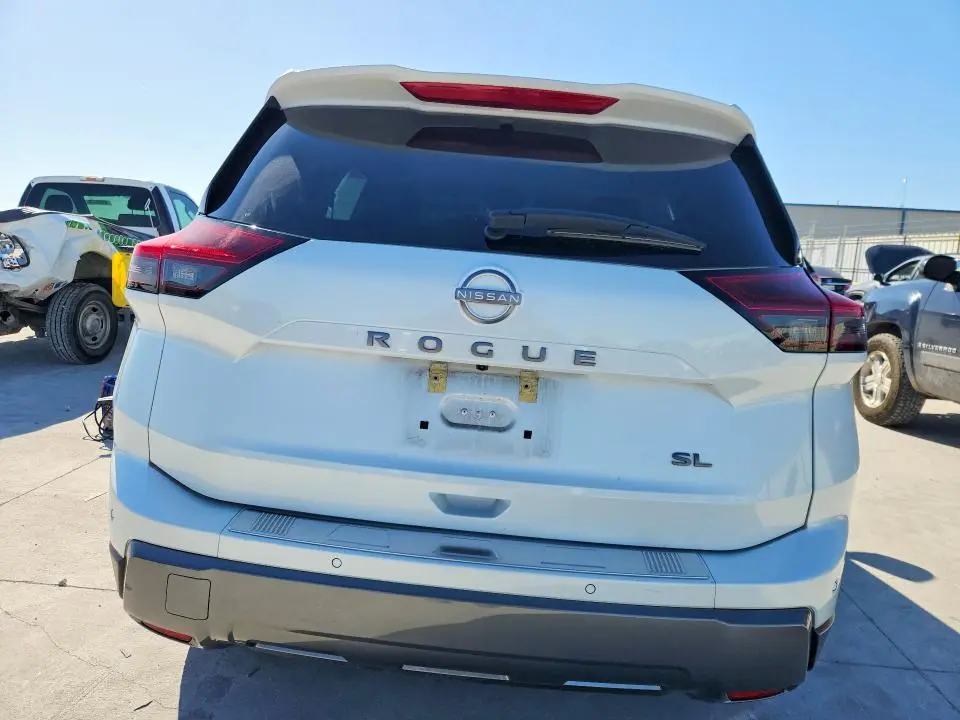 2024 NISSAN ROGUE SL  