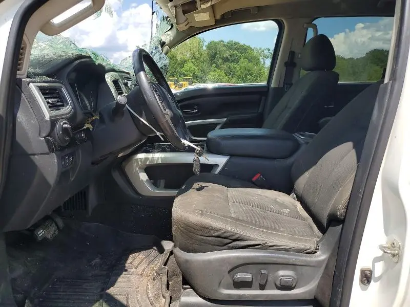 2017 NISSAN TITAN SV  