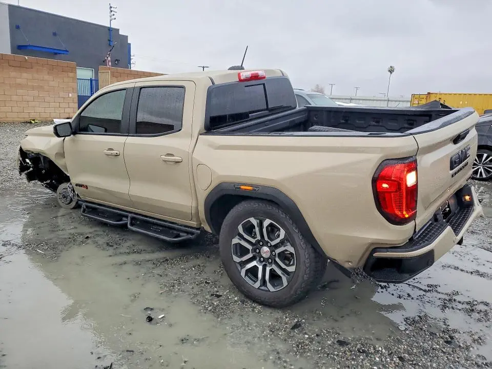 2024 GMC CANYON AT4  