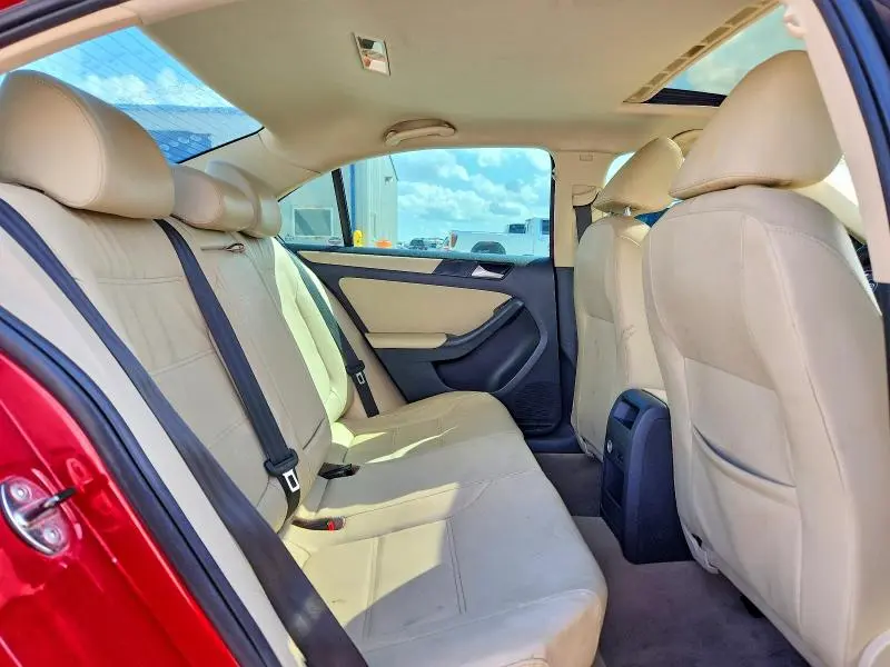 2012 VOLKSWAGEN JETTA SE  