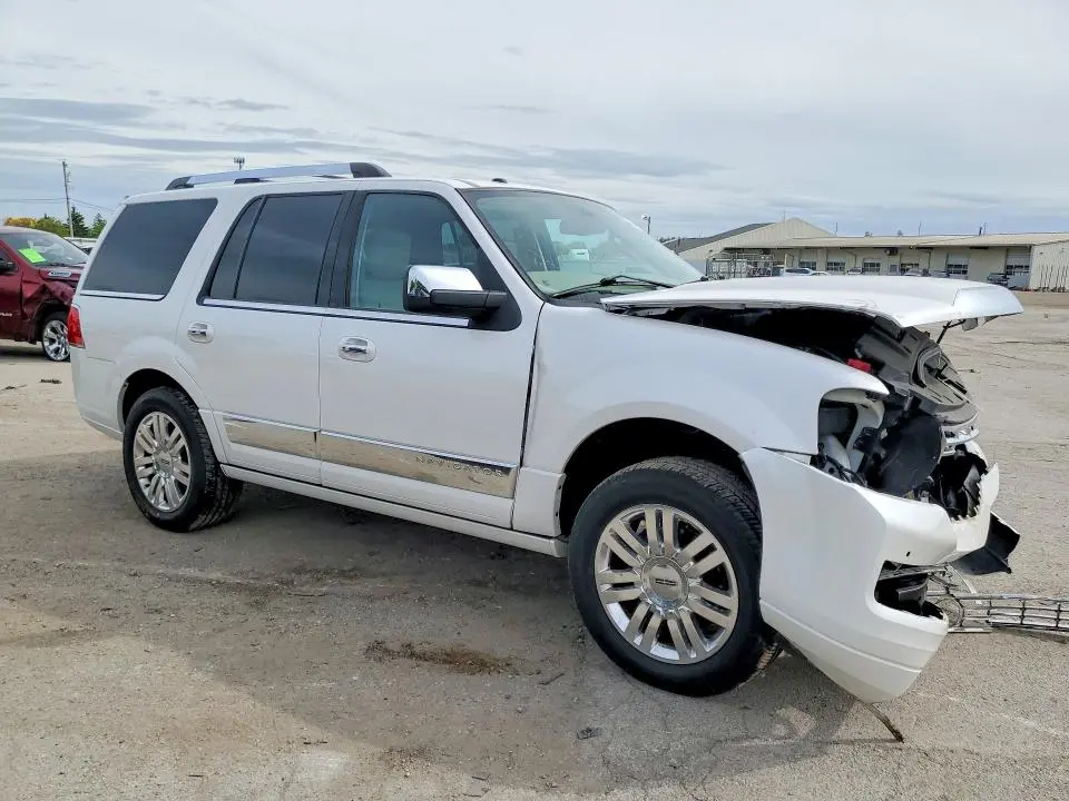 2011 LINCOLN NAVIGATOR   