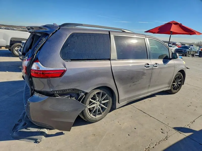 2019 TOYOTA SIENNA   