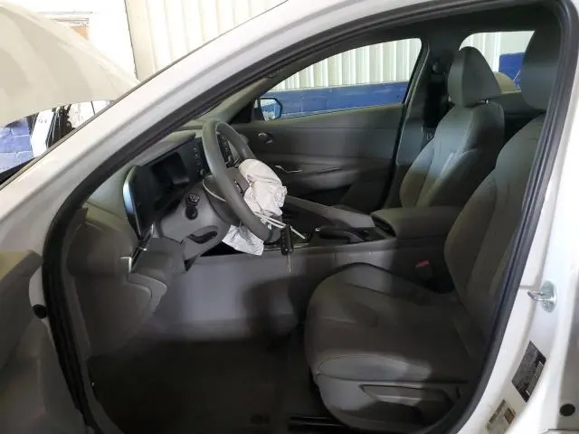 2024 HYUNDAI ELANTRA SE  