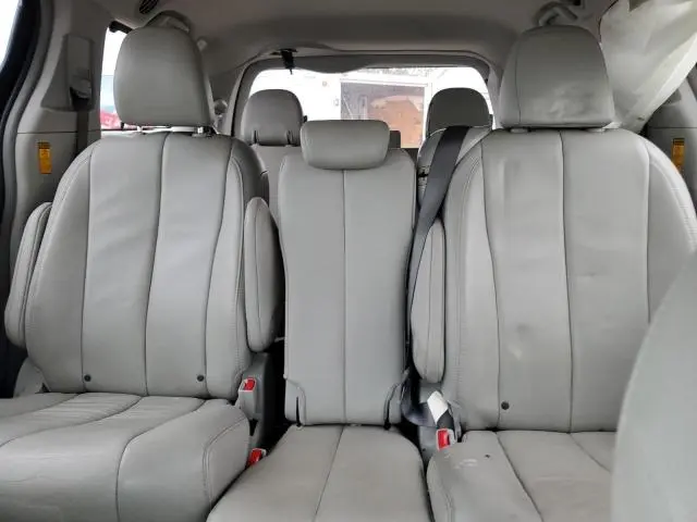 2014 TOYOTA SIENNA XLE  