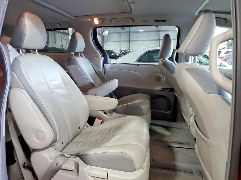 2011 TOYOTA SIENNA LIMITED 7-PASSENGER  